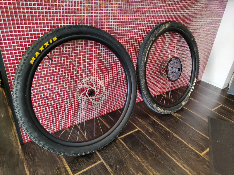 Carbonal_mountain bike wheel