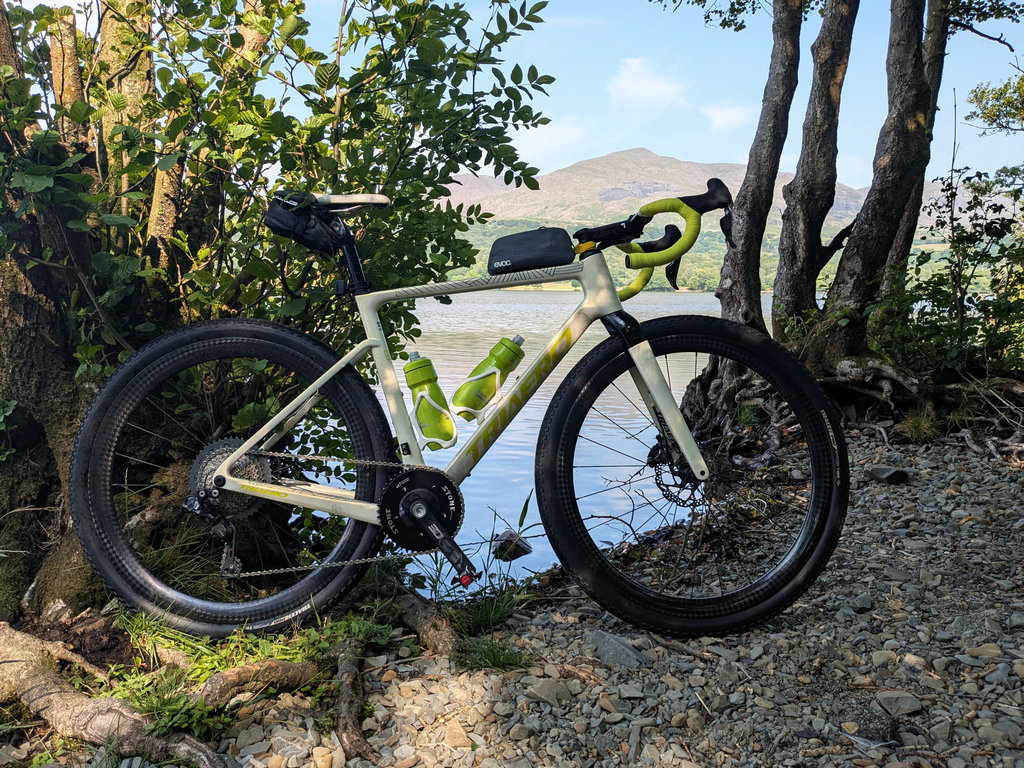 Specialized-Tracers-bike-with-Carbonal-custom-gravel-wheels